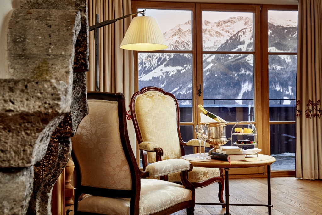 Große Panoramafenster in Clark Gable Suite mit gemütlicher Sitzecke